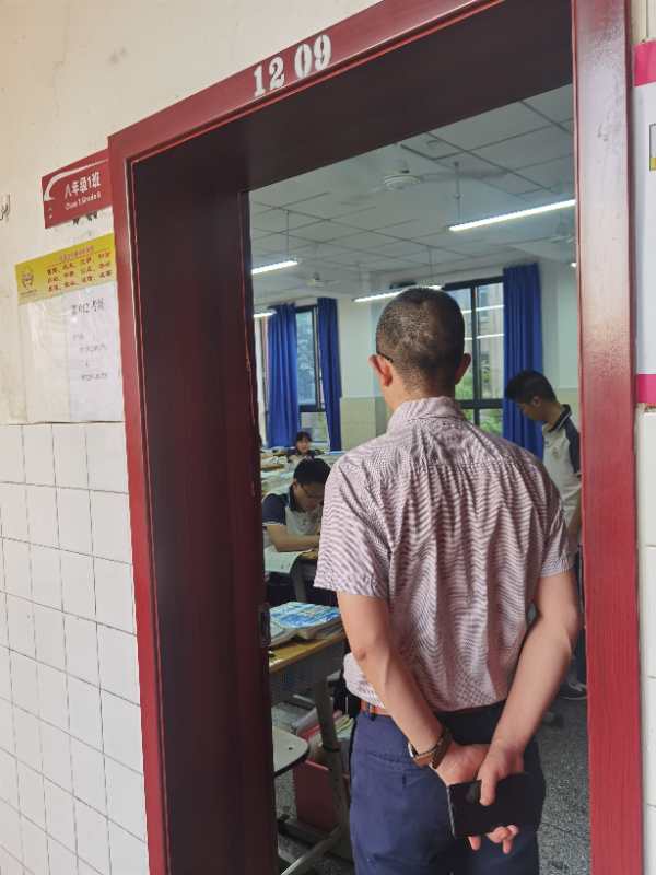 成都七中万达学校集团总校长刘强莅临通锦校区指导工作