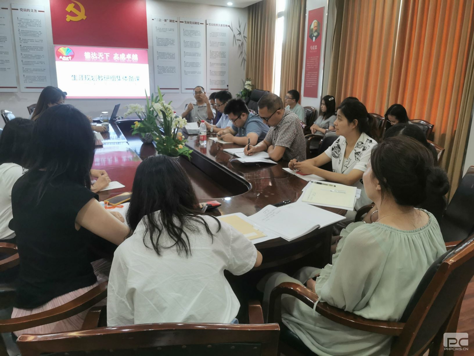 研修共进生涯指导能力，精准导航学生学业发展