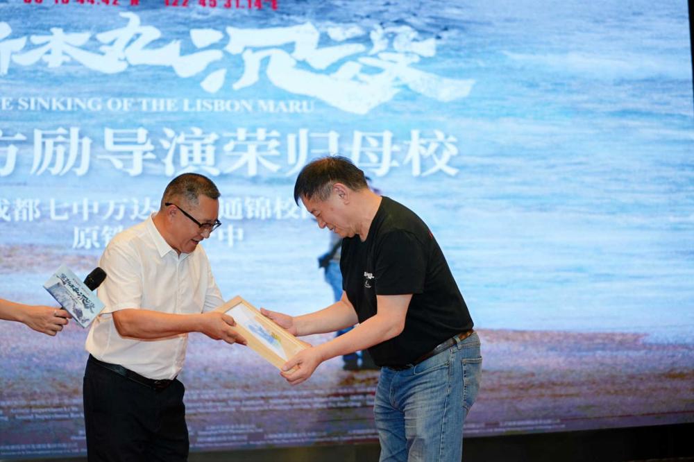 C:/Users/yfyxw/Desktop/王迎莹/12.23/校庆相关稿子/9.11方励校友荣归/9.11/7160850923779e73f0d5ba9386461b5.jpg7160850923779e73f0d5ba9386461b5