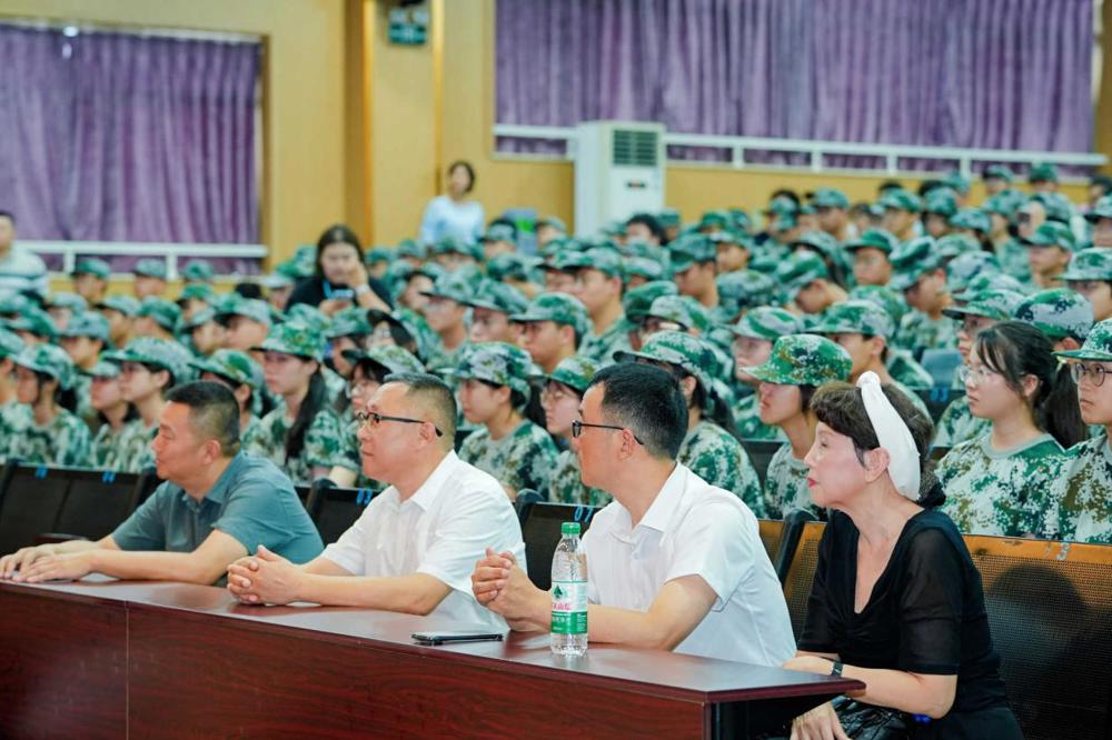 C:/Users/yfyxw/Desktop/王迎莹/12.23/校庆相关稿子/9.11方励校友荣归/9.11/fb813d957e68620076f02d82e8f8538.jpgfb813d957e68620076f02d82e8f8538