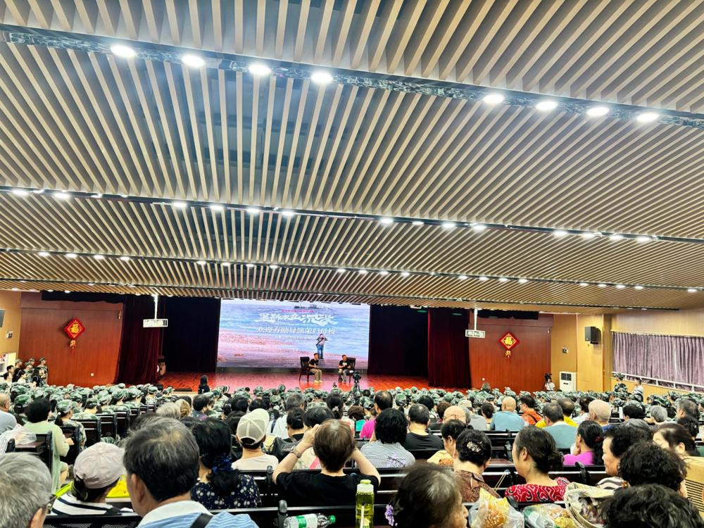 C:/Users/yfyxw/Desktop/王迎莹/12.23/校庆相关稿子/9.11方励校友荣归/9.11/8eaa7b4d3774d35a487aea6056991ca.jpg8eaa7b4d3774d35a487aea6056991ca